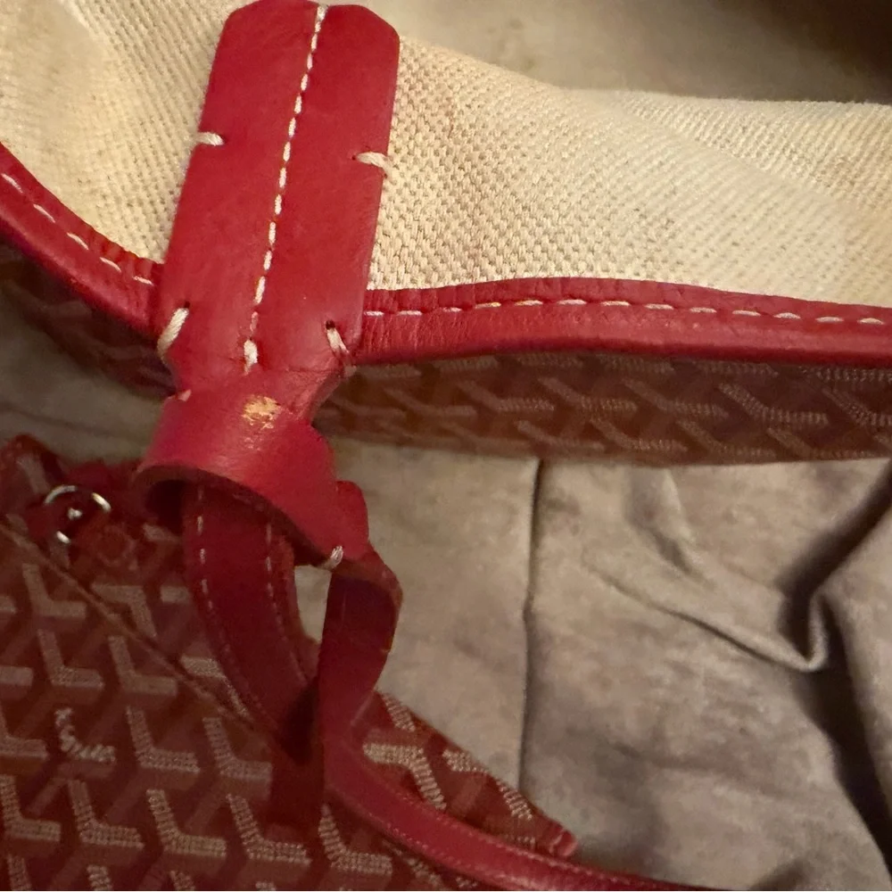 Red Designer-Pattern Tote with Matching Pouch - Picture 5 of 9